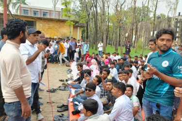 বিএম কলেজে ৩১ দফা নিয়ে শিক্ষার্থীদের কাছে ছাত্রদল