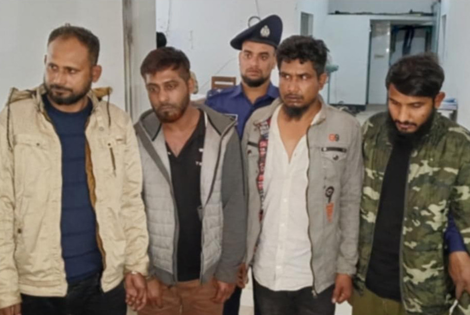আশুলিয়ায় একজনকে কুপিয়ে হত্যার ঘটনায় গ্রেফতার ৪