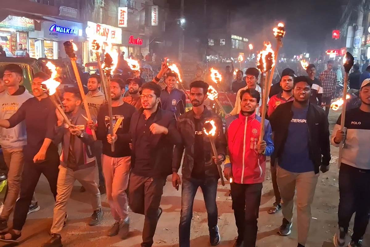 ভারতে বাংলাদেশের হাইকমিশনে হামলার প্রতিবাদে জয়পুরহাটে মশাল মিছিল