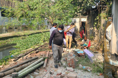 দখল-দূষণে মৃত প্রায় শ্যামাসুন্দরীর অবৈধ স্থাপনা উচ্ছেদ অভিযান শুরু