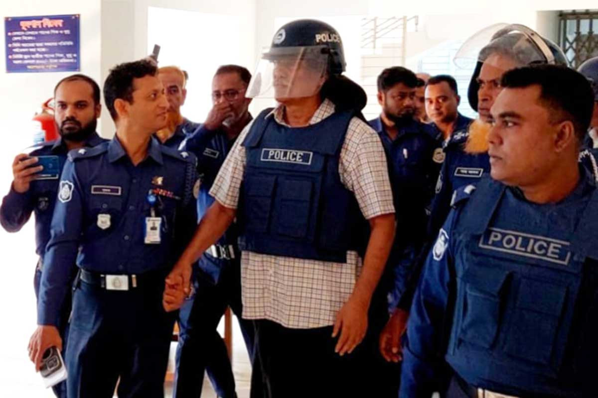 ব্যারিস্টার শাহজাহান ওমরকে শোন অ্যারেস্ট