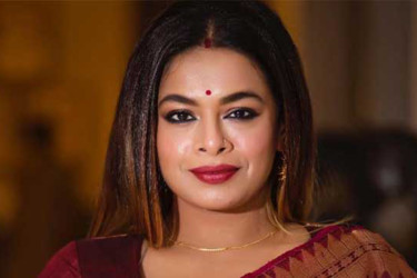 ‘বাংলায় থাকছ, বাংলায় রোজগার করছ, বাংলা গান শুনবে না বলছো?’