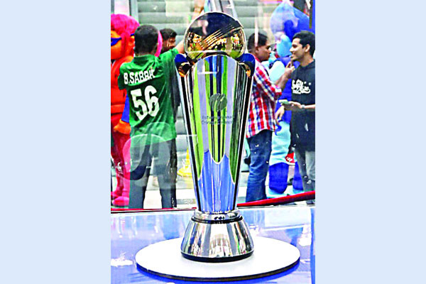 বসুন্ধরা সিটিতে চ্যাম্পিয়ন্স ট্রফি ঘিরে উৎসব