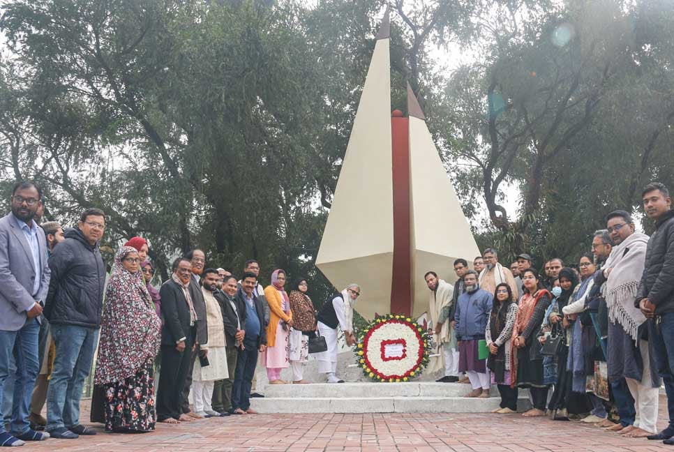 বশেমুরকৃবিতে শ্রদ্ধায় শহিদ বুদ্ধিজীবীদের স্মরণ