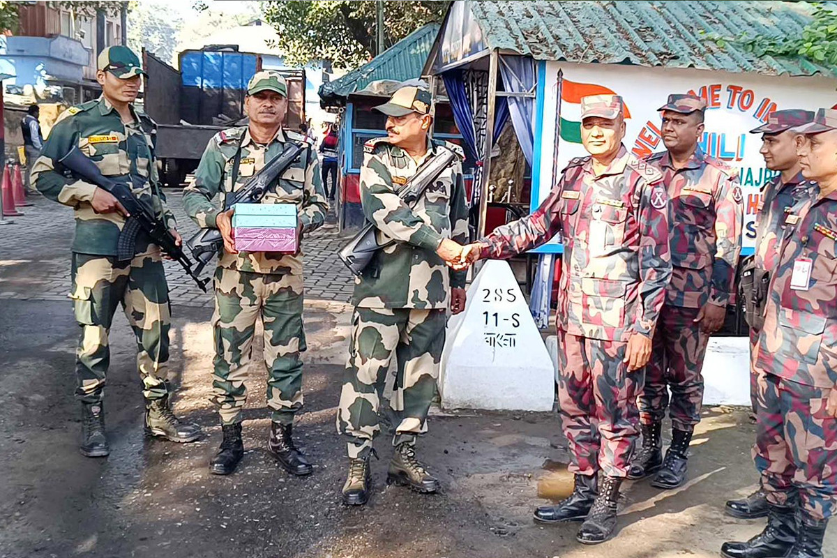 বিজয় দিবস উপলক্ষে হিলি বন্দরে আমদানি-রফতানি বন্ধ