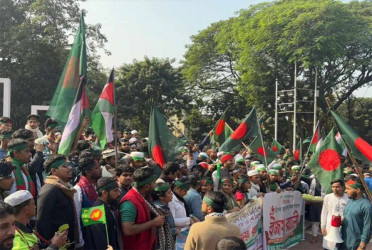 বিজয় র‍্যালিতে অংশ নিতে শহীদ মিনারে জড়ো হচ্ছেন শিক্ষার্থীরা