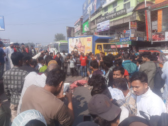 বরিশালে ট্রাকের চাকায় পিষ্ট মা, কোলের শিশু অক্ষত