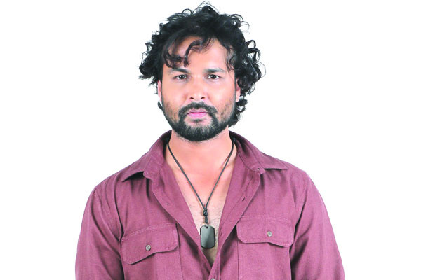 হাফ ডজন চলচ্চিত্রে আদর আজাদ