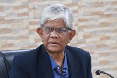 আগামী বাজেটে করের চাপ থেকে সুরক্ষা পাবে গরিব মানুষ : অর্থ উপদেষ্টা