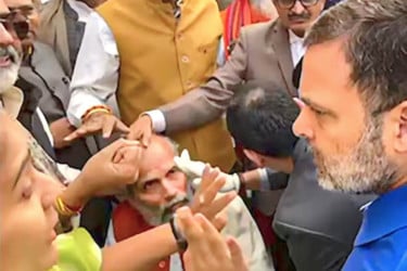 ভারতে পার্লামেন্ট চত্বরে হাতাহাতির ঘটনায় আইসিইউতে ২