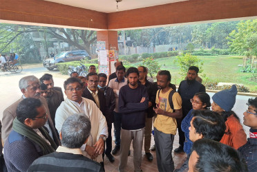 জাবি ছাত্র ইউনিয়নের সভাপতি-সম্পাদকের বিরুদ্ধে গ্রেফতারি পরোয়ানা, প্রতিবাদে প্রশাসনিক ভবন অবরোধ