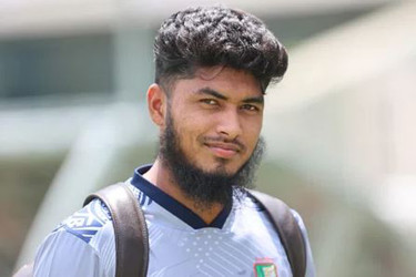 ৩৫ উইকেট শিকারে থামলো রিশাদের রেকর্ড-যাত্রা