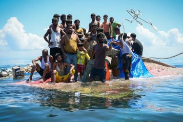 শ্রীলঙ্কায় ভারত মহাসাগর থেকে শতাধিক রোহিঙ্গা উদ্ধার