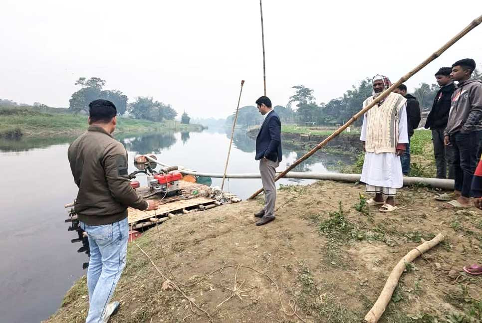 ধামরাইয়ে মোবাইল কোর্টের শাস্তি থেকে বাঁচতে নদীতে ঝাঁপ