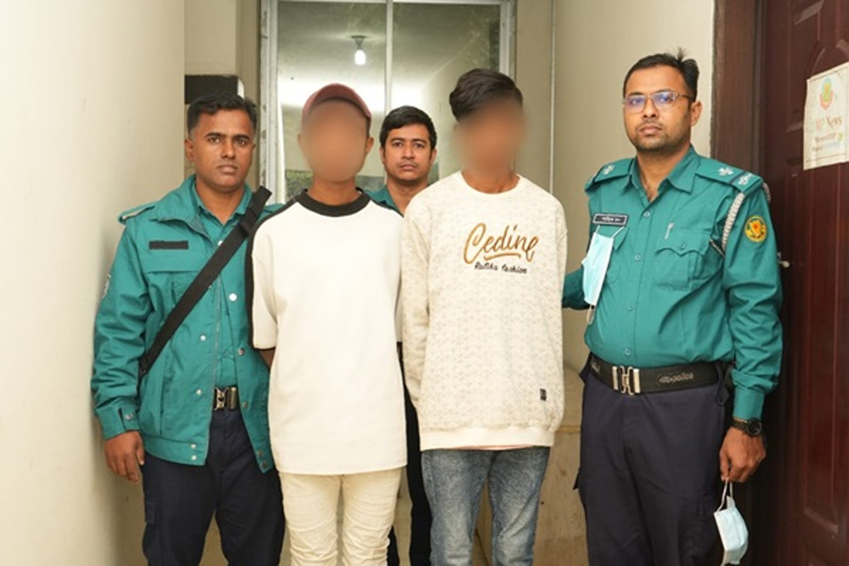 যাত্রাবাড়ীতে ফ্লাইওভারে যুবক খুনের ঘটনায় দুই ছিনতাইকারী গ্রেফতার