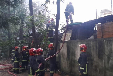 বনানী বস্তিতে লাগা আগুন নিয়ন্ত্রণে