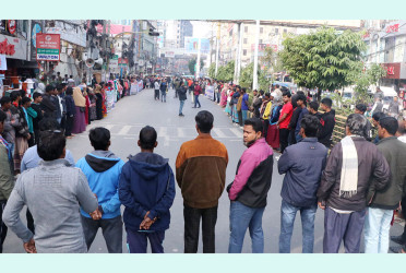 বিভিন্ন দাবিতে রাজশাহী রক্ষা সংগ্রাম পরিষদের মানববন্ধন