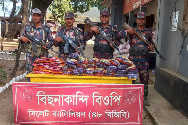সীমান্তে ৩ কোটি টাকার চোরাচালান পণ্য জব্দ
