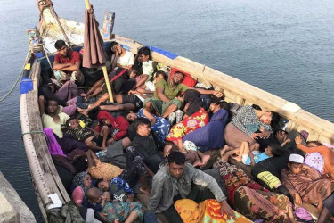 ভারত মহাসাগারে ভাসছিল ১০২ রোহিঙ্গা, উদ্ধার করল শ্রীলঙ্কার নৌবাহিনী