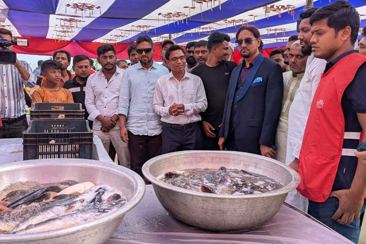 প্লাস্টিক জমা দিলে পাওয়া যাচ্ছে ডিম-মাছ-মাংস-তেল!