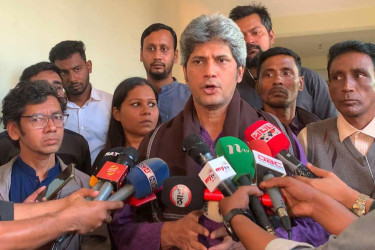 হাসিনাকে এনে বিচারের মুখোমুখি করা সরকারের দায়িত্ব: জোনায়েদ সাকি
