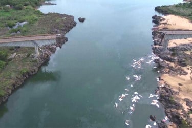 ব্রাজিলে সেতু ধস; নিহত ৩, নিখোঁজ ১৫