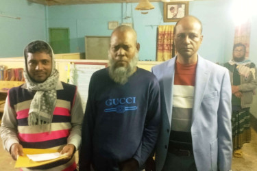 জঙ্গলে ফেলে দেওয়া অসুস্থ বৃদ্ধের ঠাঁই হলো বয়স্ক পুনর্বাসন কেন্দ্রে