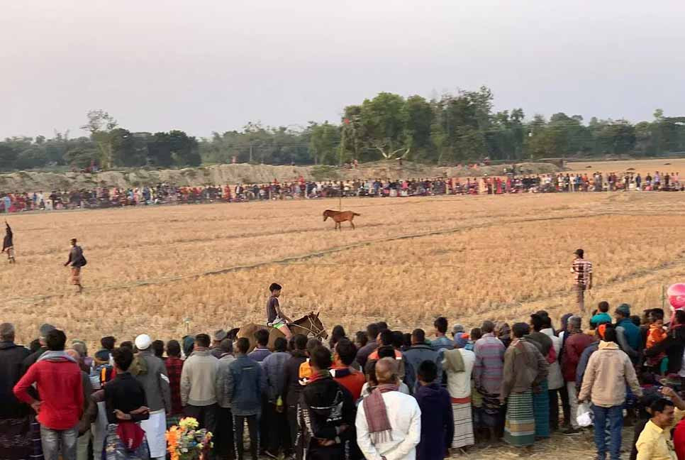 রাজশাহীতে ঘোড়দৌড় প্রতিযোগিতা