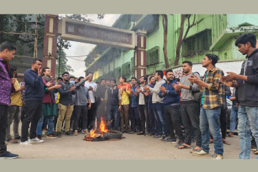ছাত্রদলের পদবঞ্চিতদের বিক্ষোভ, মহড়ায় দিনভর উত্তপ্ত জবি ক্যাম্পাস