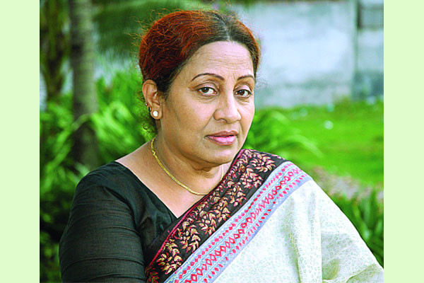 সম্মাননায় আনোয়ারা