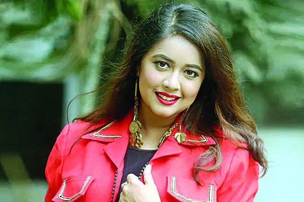 ঐশীর ‘বাজার ভালা না’