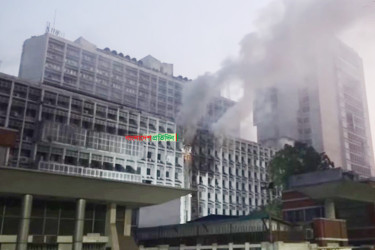 সচিবালয়ের আগুন ৬ ঘণ্টা পর নিয়ন্ত্রণে