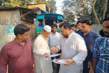 হাটহাজারীতে রাষ্ট্রকাঠামো মেরামতের ৩১ দফার লিফলেট বিতরণ মীর হেলালের