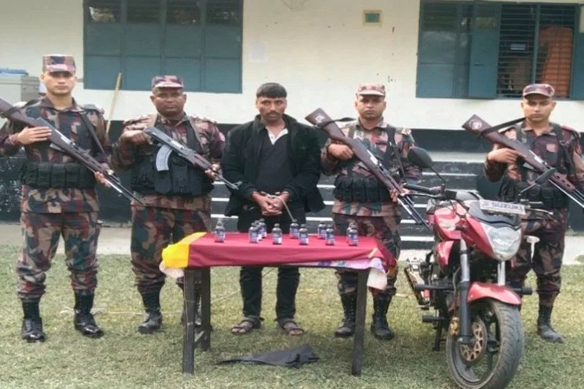 বেনাপোলে বিজিবির অভিযানে আটক ৩