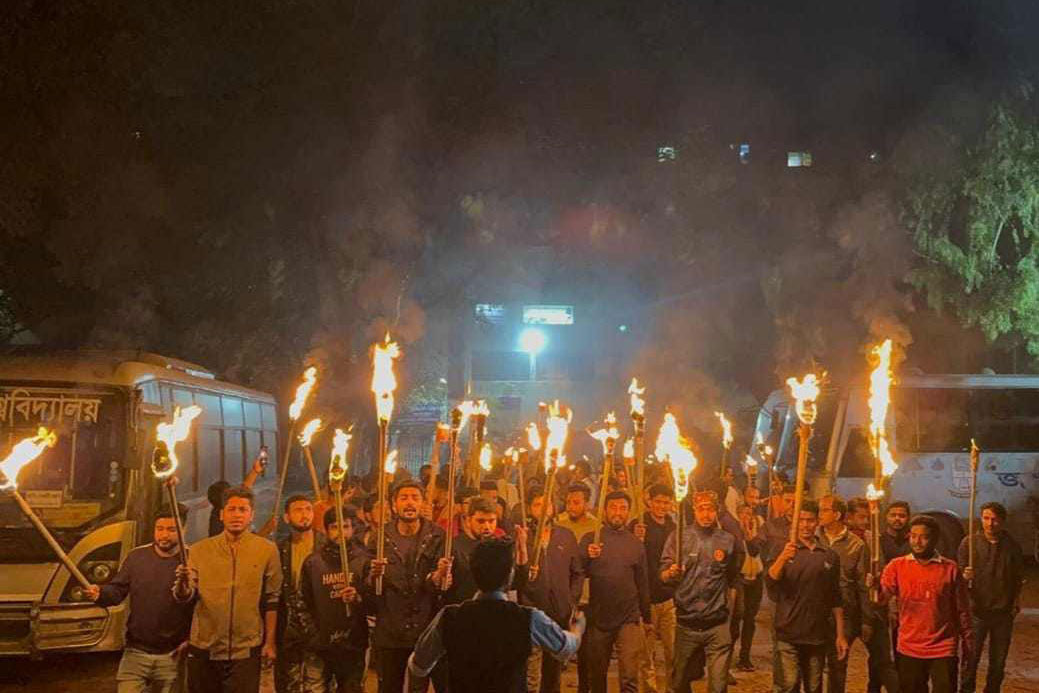 জবি ছাত্রদলের পদবঞ্চিতদের মশাল মিছিল