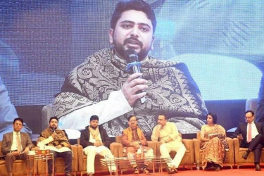 দুর্নীতিবাজ আমলাদের বিরুদ্ধে কঠোর ব্যবস্থা নেওয়া হবে : উপদেষ্টা নাহিদ