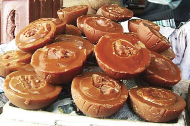 গুড় খাঁটি কিনা যেভাবে যাচাই করবেন