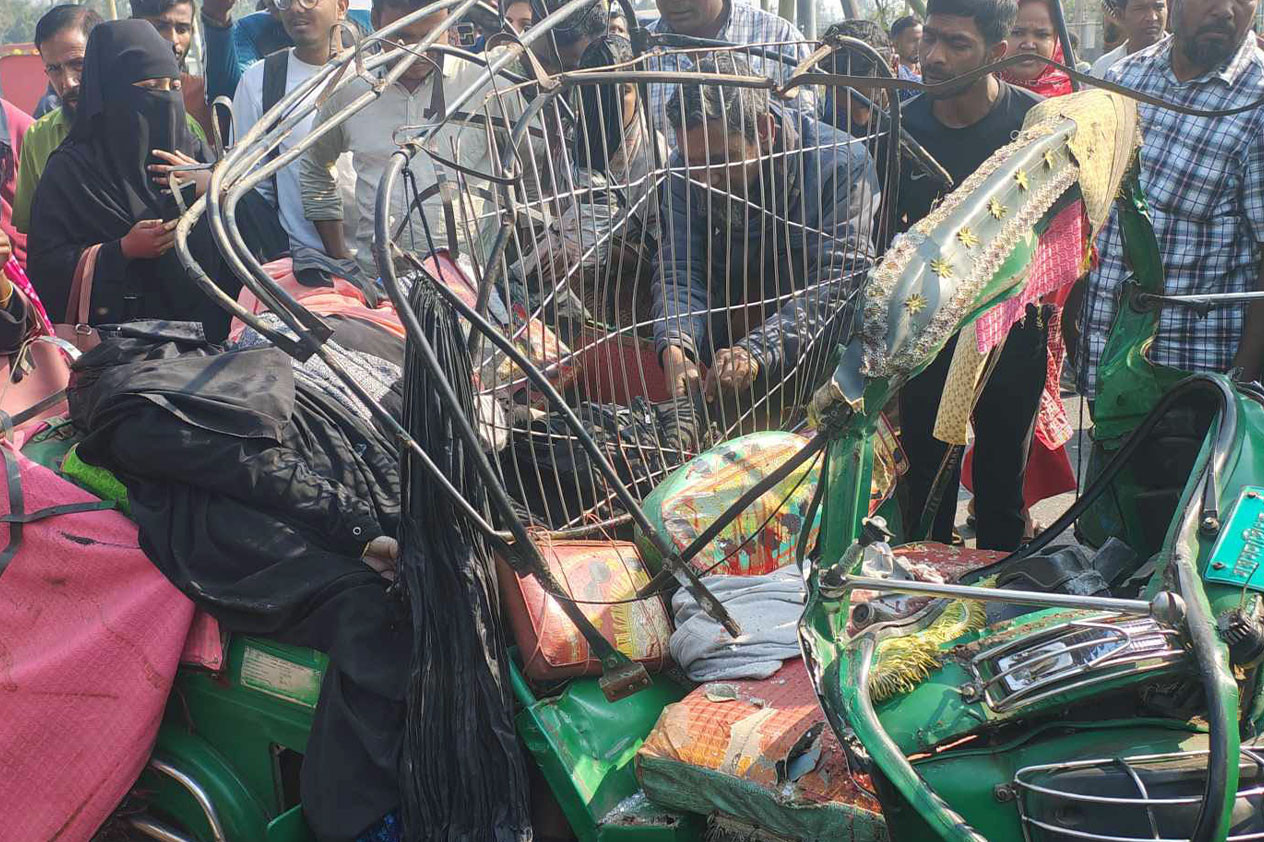 শেরপুরে বাস-অটোরিকশার মুখোমুখি সংঘর্ষে নিহত ৬