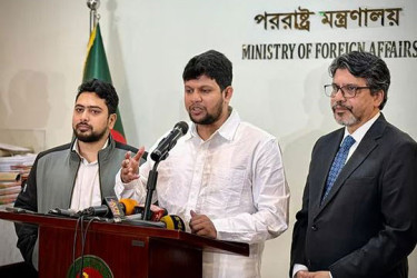 সব রাষ্ট্রের সঙ্গে ভালো সম্পর্ক থাকুক, কোনো হঠকারিতা চাই না: মাহফুজ আলম