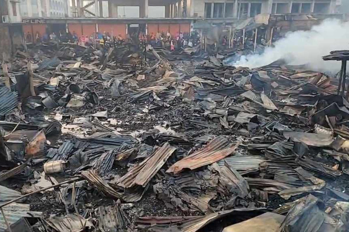 কুমিল্লার মাধাইয়া বাজারে ভয়াবহ অগ্নিকাণ্ড, শতাধিক দোকান পুড়ে ছাই