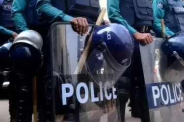 গণ-অভ্যুত্থানে হত্যাচেষ্টা মামলা: পুলিশের থেকে ঘুষ নিচ্ছে পুলিশ