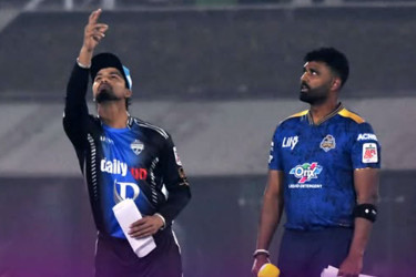 টস জিতে রংপুরকে ব্যাটিংয়ে পাঠালো ঢাকা