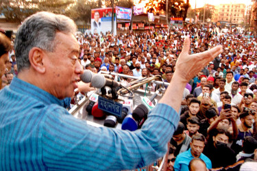 ভিন্নরুপে ক্ষমতায় থাকার পায়চারি করবেন না: আমির খসরু