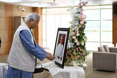 ভারতীয় হাইকমিশনে মনমোহন সিংয়ের প্রতি প্রধান উপদেষ্টার শ্রদ্ধা