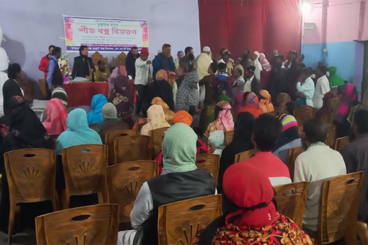 মুন্সিগঞ্জে এসএসসি ৯৫ ব্যাচের উদ্যোগে শীতবস্ত্র বিতরণ