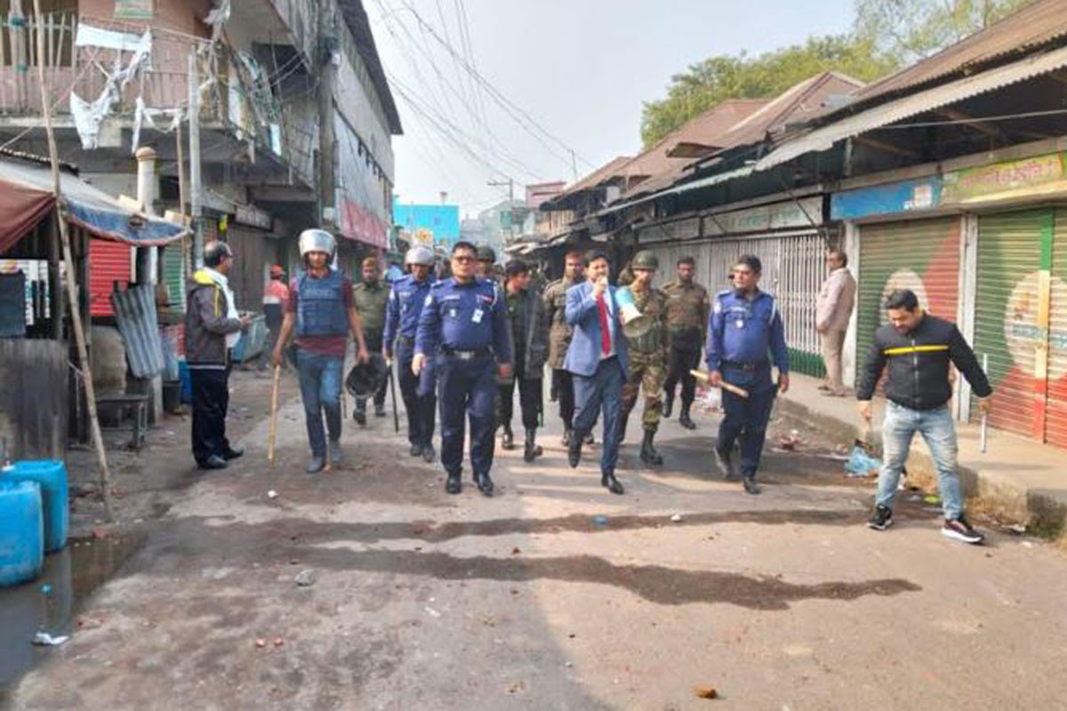 বেড়ায় ছাত্রদলের প্রতিষ্ঠাবার্ষিকীর মিছিলে সংঘর্ষ, আহত ৩০