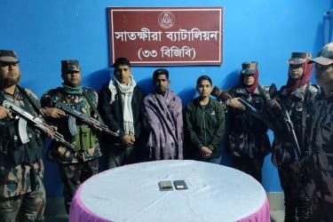 সাতক্ষীরা সীমান্ত থেকে নারীসহ মানবপাচারে জড়িত ৩ ব্যক্তি আটক