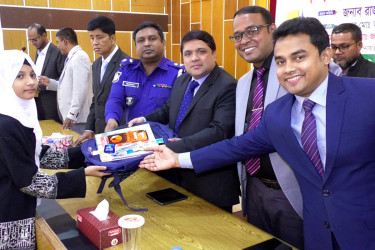 লক্ষ্মীপুরে ৩৫০ শিক্ষার্থীর মাঝে শিক্ষা সামগ্রী বিতরণ