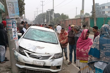 রূপগঞ্জে প্রাইভেটকার ও গাড়ির ধাক্কায় নিহত ৩