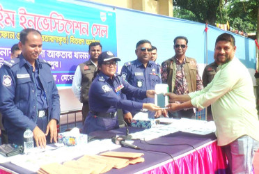 মেহেরপুরে ৮১ মোবাইল ফোন উদ্ধার করে ফিরিয়ে দিল পুলিশ
